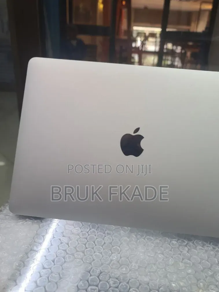 New Laptop Apple MacBook 2018 8GB Intel Core i5 SSD 128GB