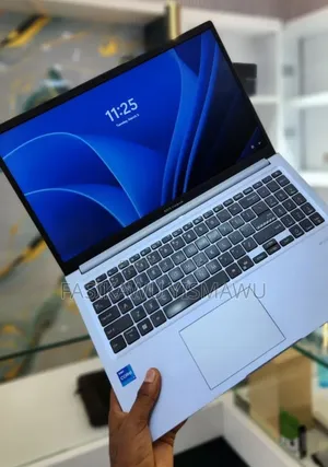New Laptop Asus VivoBook 15 X505BA 16GB Intel Core i7 SSD 512GB
