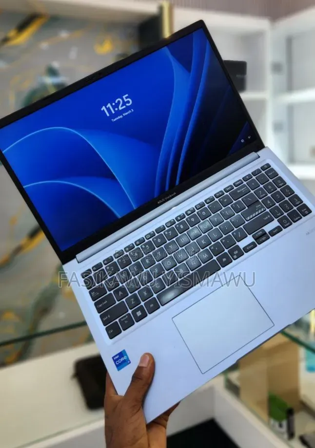 New Laptop Asus VivoBook 15 X505BA 16GB Intel Core i7 SSD 512GB