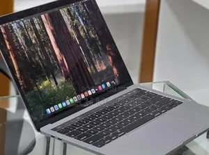 New Laptop Apple MacBook Pro 2019 16GB Intel Core i7 SSD 256GB
