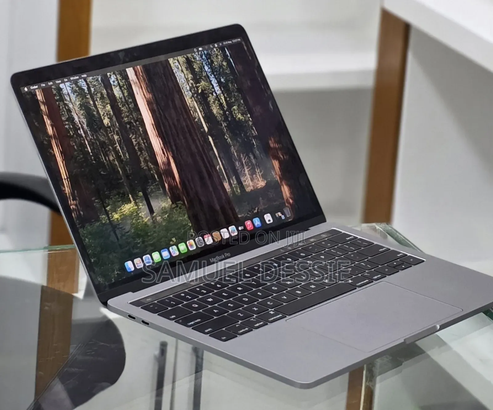 New Laptop Apple MacBook Pro 2019 16GB Intel Core i7 SSD 256GB
