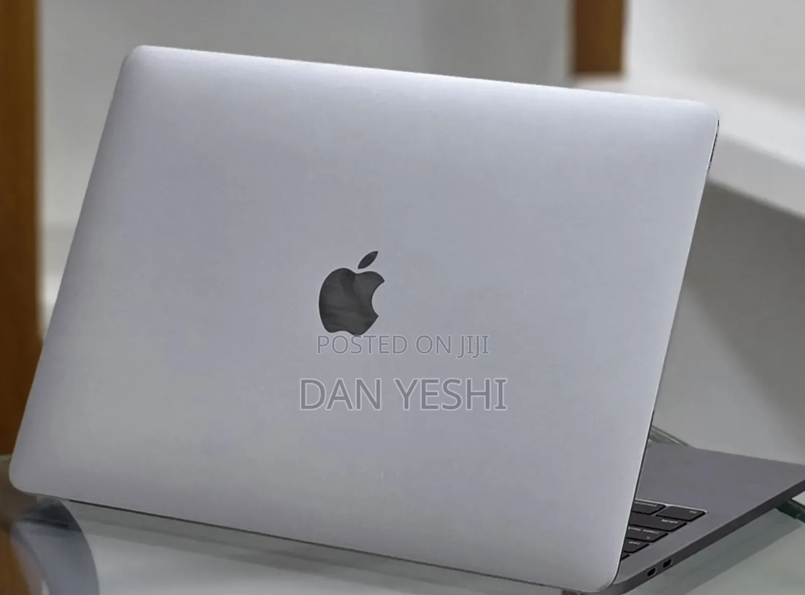 New Laptop Apple MacBook Pro 2019 16GB Intel Core i7 SSD 256GB