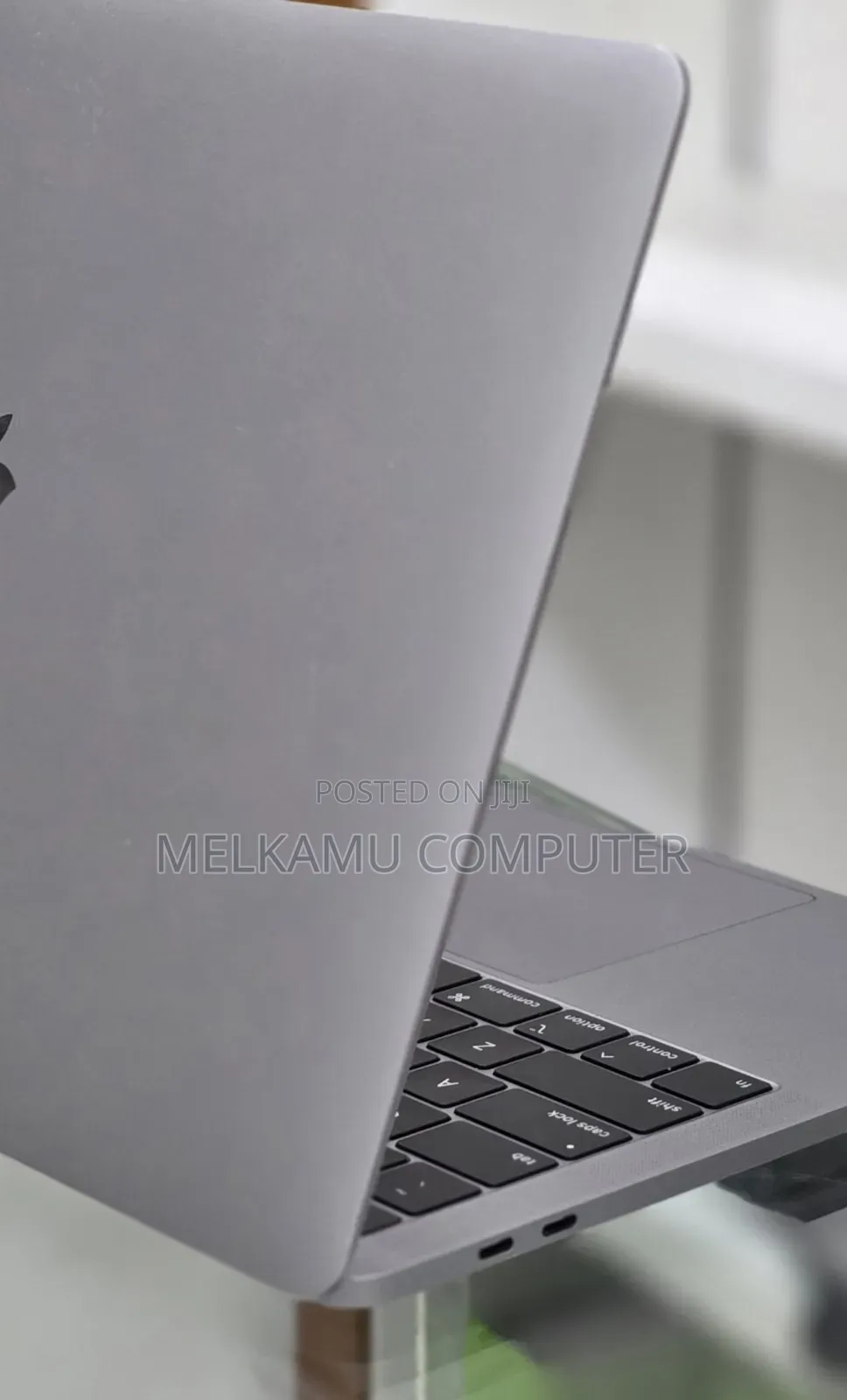 New Laptop Apple MacBook Pro 2019 16GB Intel Core i7 SSD 256GB