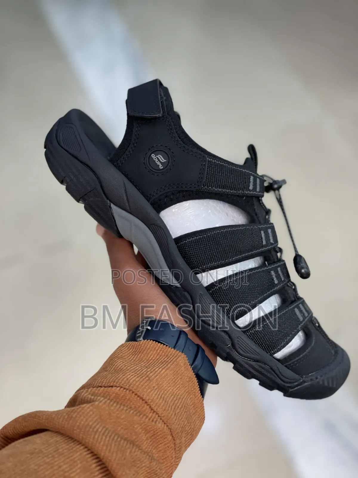 Goupu Black Closed-Toe Outdoor Sandals