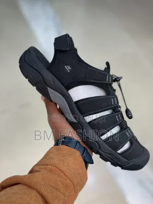 Goupu Black Closed-Toe Outdoor Sandals