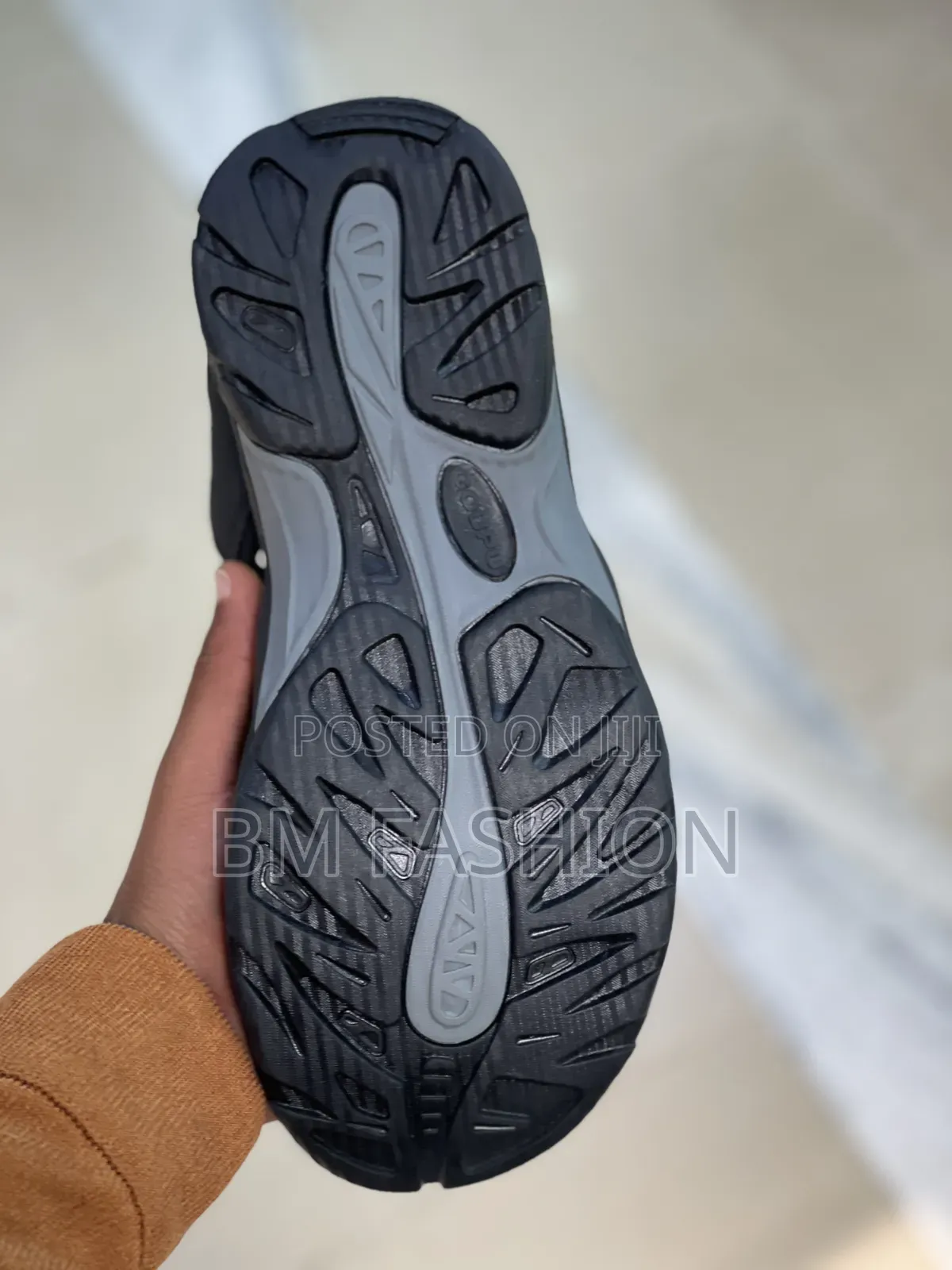 Goupu Black Closed-Toe Outdoor Sandals