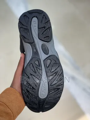 Goupu Black Closed-Toe Outdoor Sandals