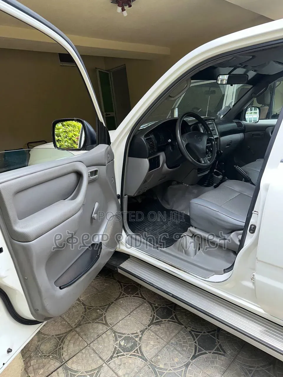 Toyota Land Cruiser 2006 White