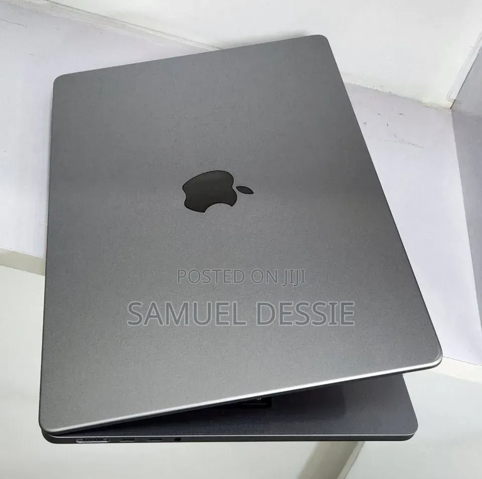 New Laptop Apple MacBook Pro 2019 16GB Intel Core i9 SSD 512GB