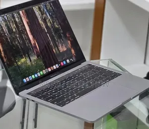 New Laptop Apple MacBook Pro 2019 16GB Intel Core i7 SSD 256GB