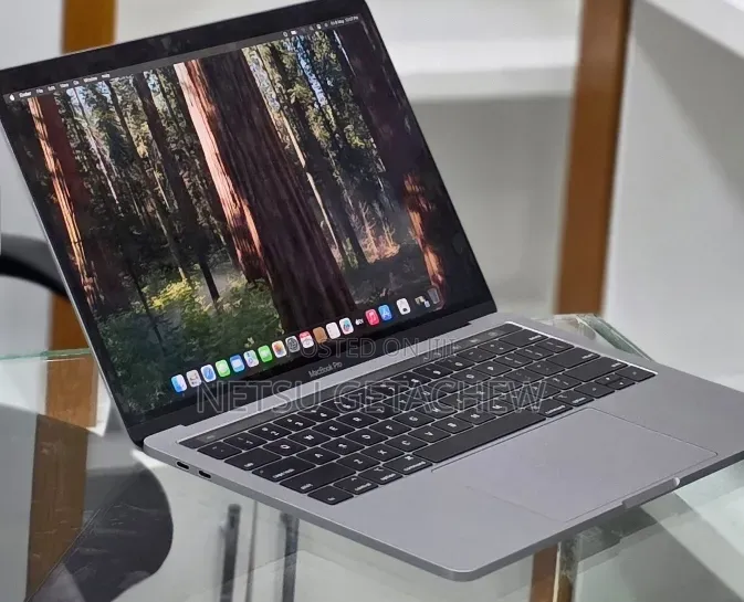 New Laptop Apple MacBook Pro 2019 16GB Intel Core i7 SSD 256GB