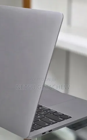 New Laptop Apple MacBook Pro 2019 16GB Intel Core i7 SSD 256GB