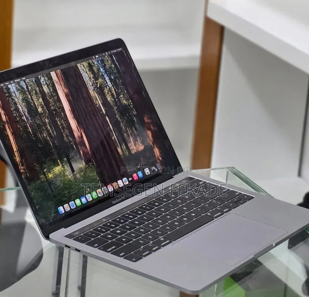 New Laptop Apple MacBook Pro 2019 16GB Intel Core i7 SSD 256GB