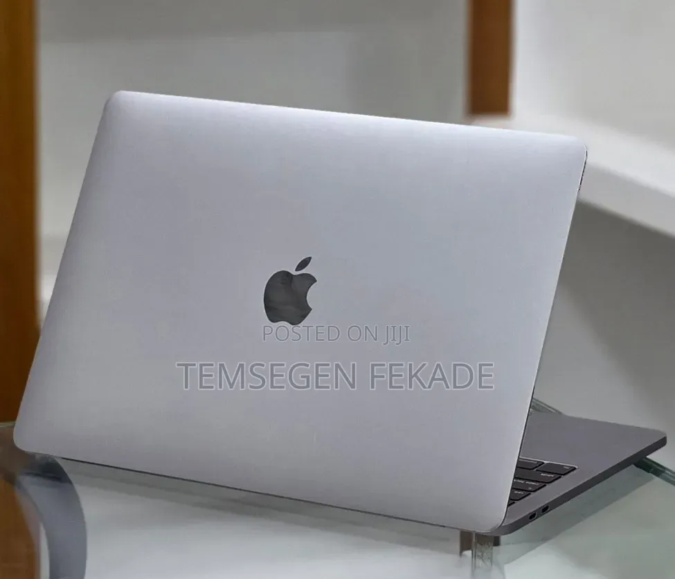 New Laptop Apple MacBook Pro 2019 16GB Intel Core i7 SSD 256GB