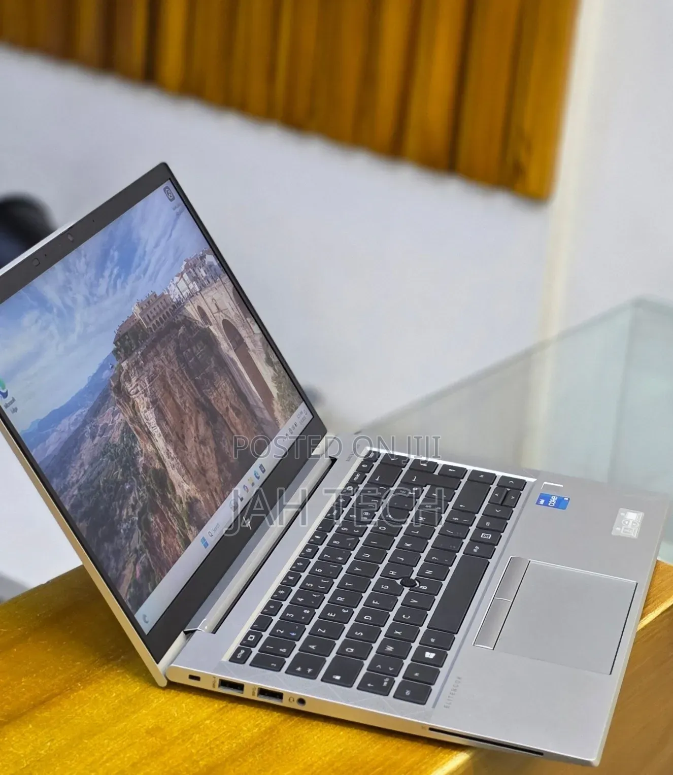 New Laptop HP EliteBook 840 G8 16GB Intel Core i5 SSD 512GB