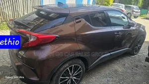 Toyota C-HR 2017 Gold