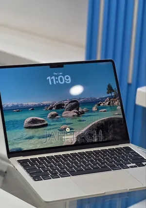 New Laptop Apple MacBook Air 2025 M4 13-inch 16GB Apple M4 SSD 256GB