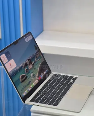 New Laptop Apple MacBook Air 2025 M4 13-inch 16GB Apple M4 SSD 256GB