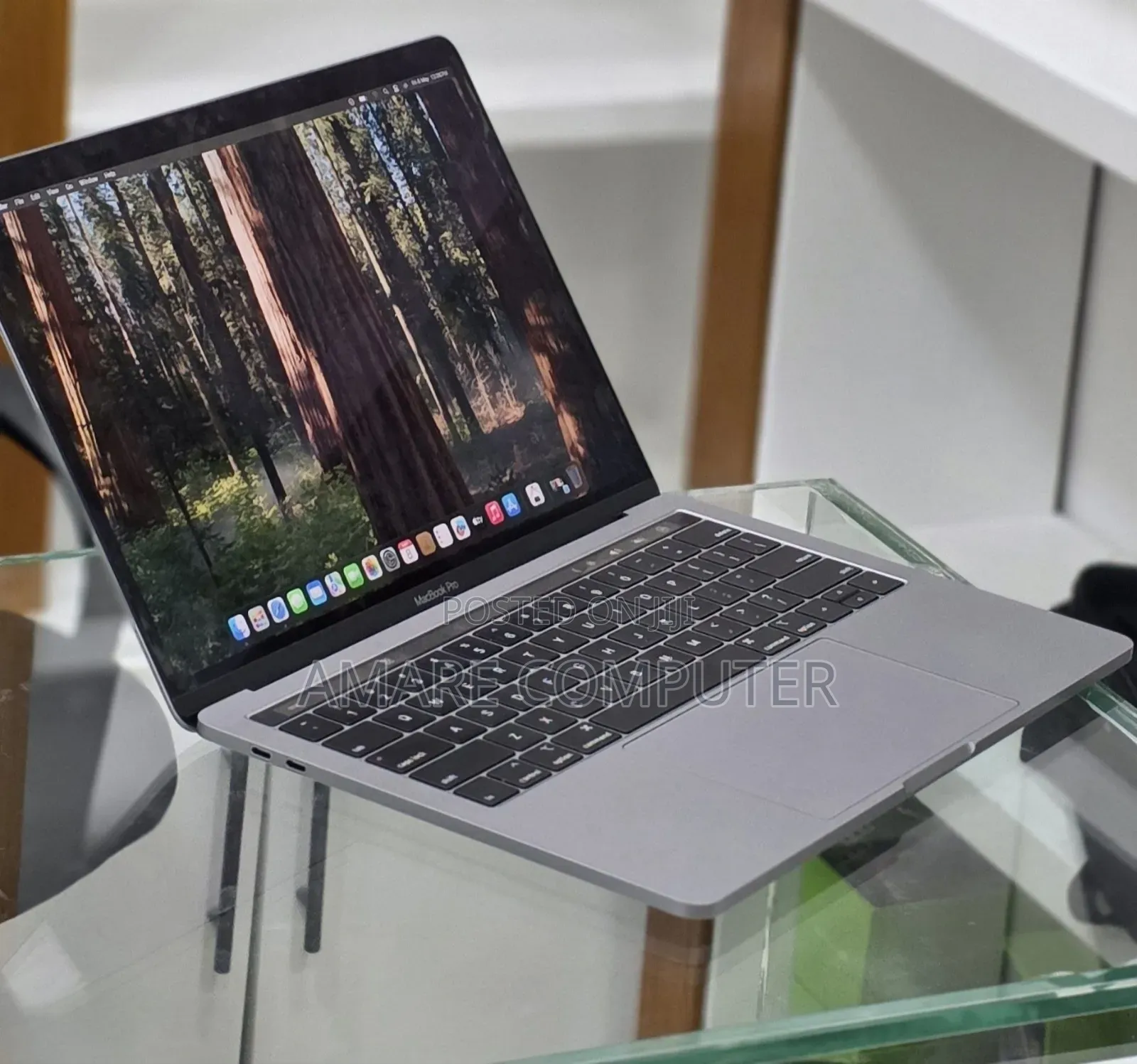 New Laptop Apple MacBook Pro 2019 16GB Intel Core i7 SSD 256GB
