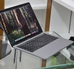 New Laptop Apple MacBook Pro 2019 16GB Intel Core i7 SSD 256GB