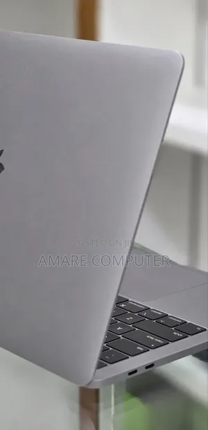New Laptop Apple MacBook Pro 2019 16GB Intel Core i7 SSD 256GB