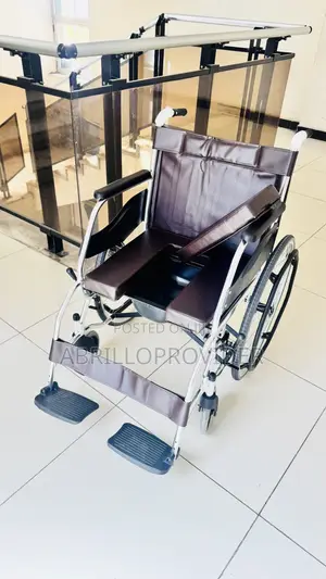 Manual Lightweight Wheelchair የሽንትቤት መቀመጫ ያለው ዊልቸር