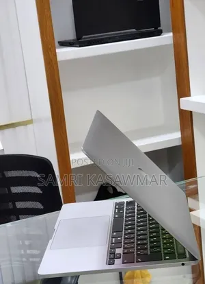 New Laptop Apple MacBook Pro 2020 8GB Intel Core i5 SSD 512GB