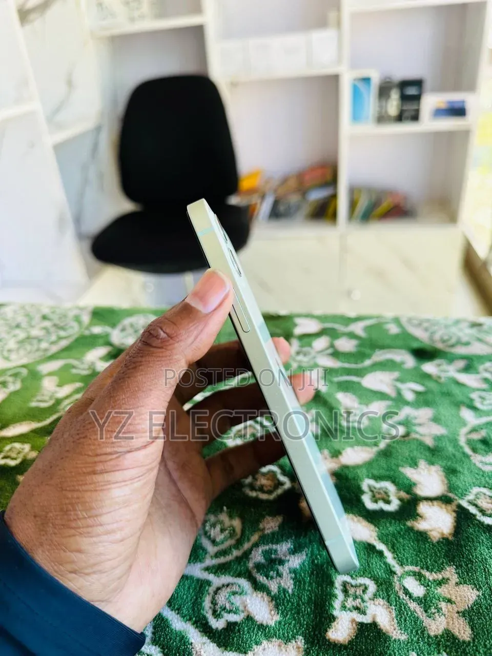 New Apple iPhone 12 128 GB Silver