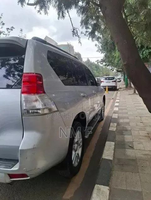 Toyota Land Cruiser Prado 2012 Silver