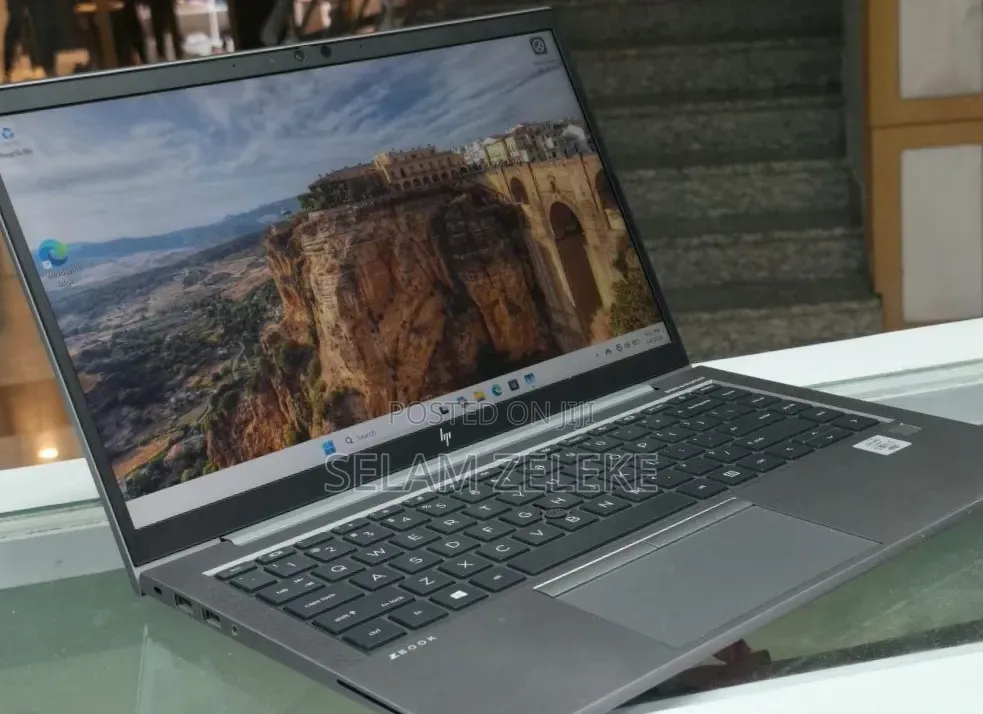 New Laptop HP ZBook Firefly 14 G7 16GB Intel Core i7 SSD 512GB
