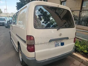 Toyota HiAce 2005 White