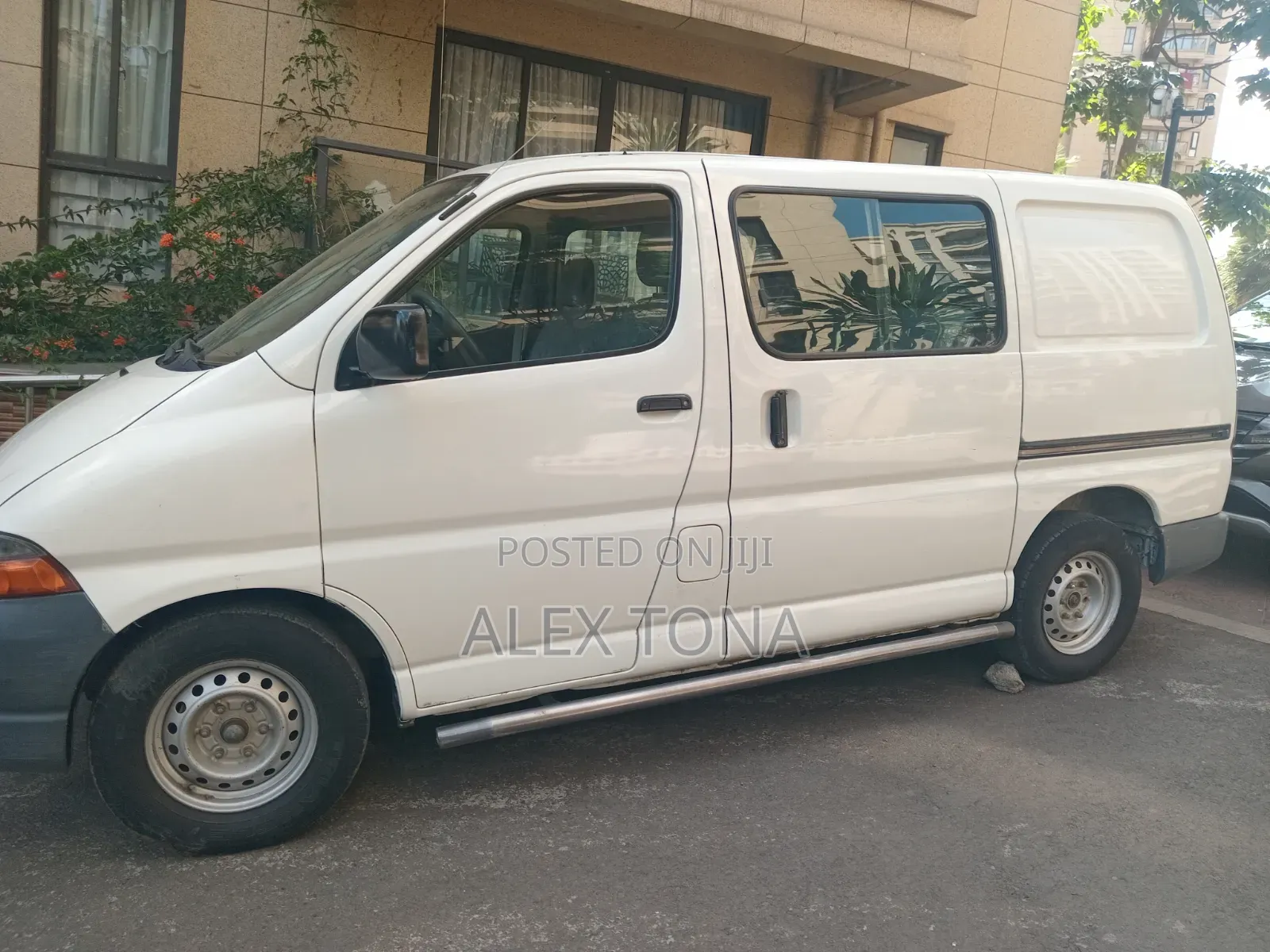 Toyota HiAce 2005 White