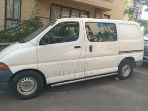 Toyota HiAce 2005 White