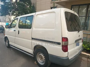 Toyota HiAce 2005 White