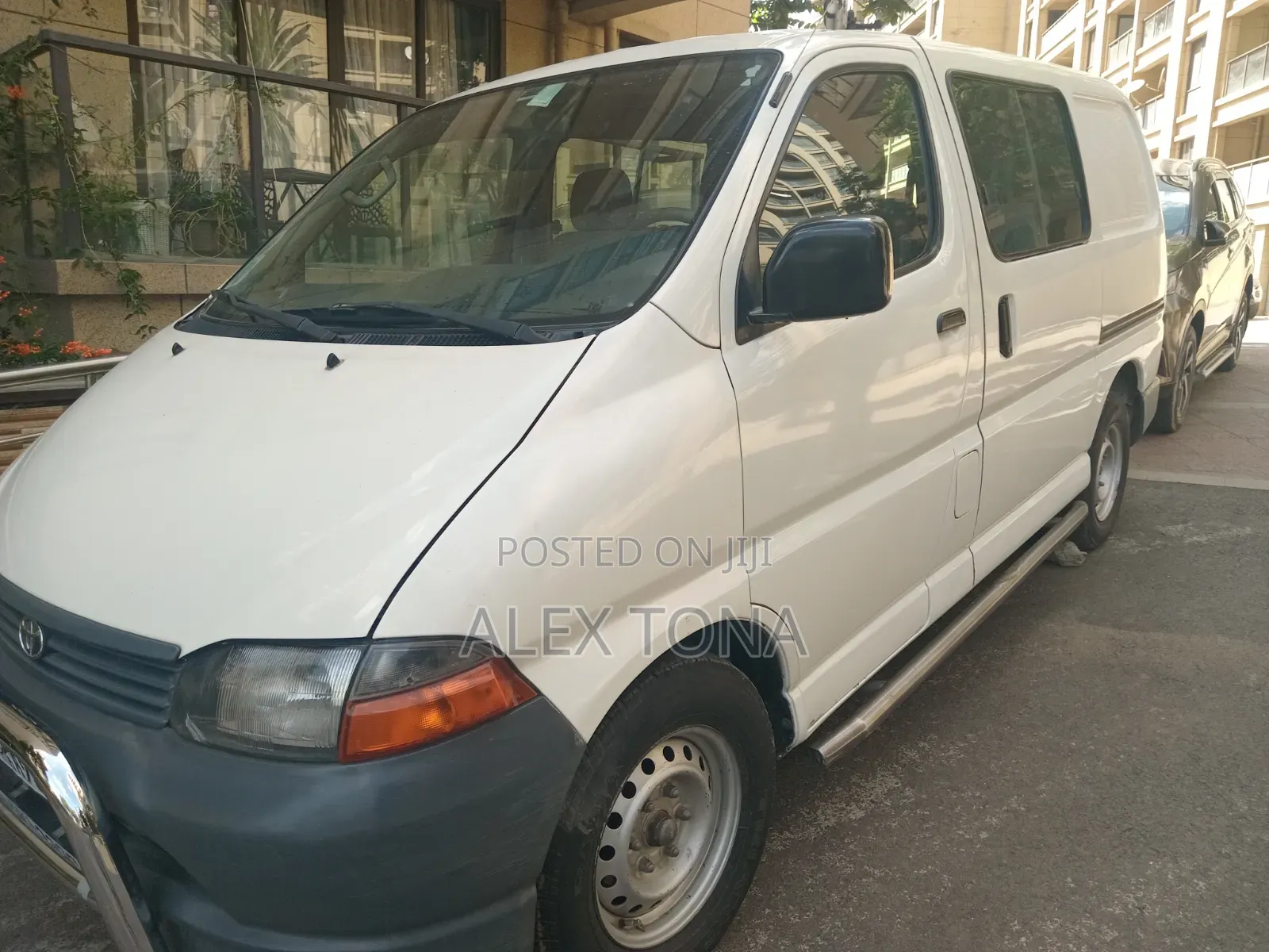 Toyota HiAce 2005 White