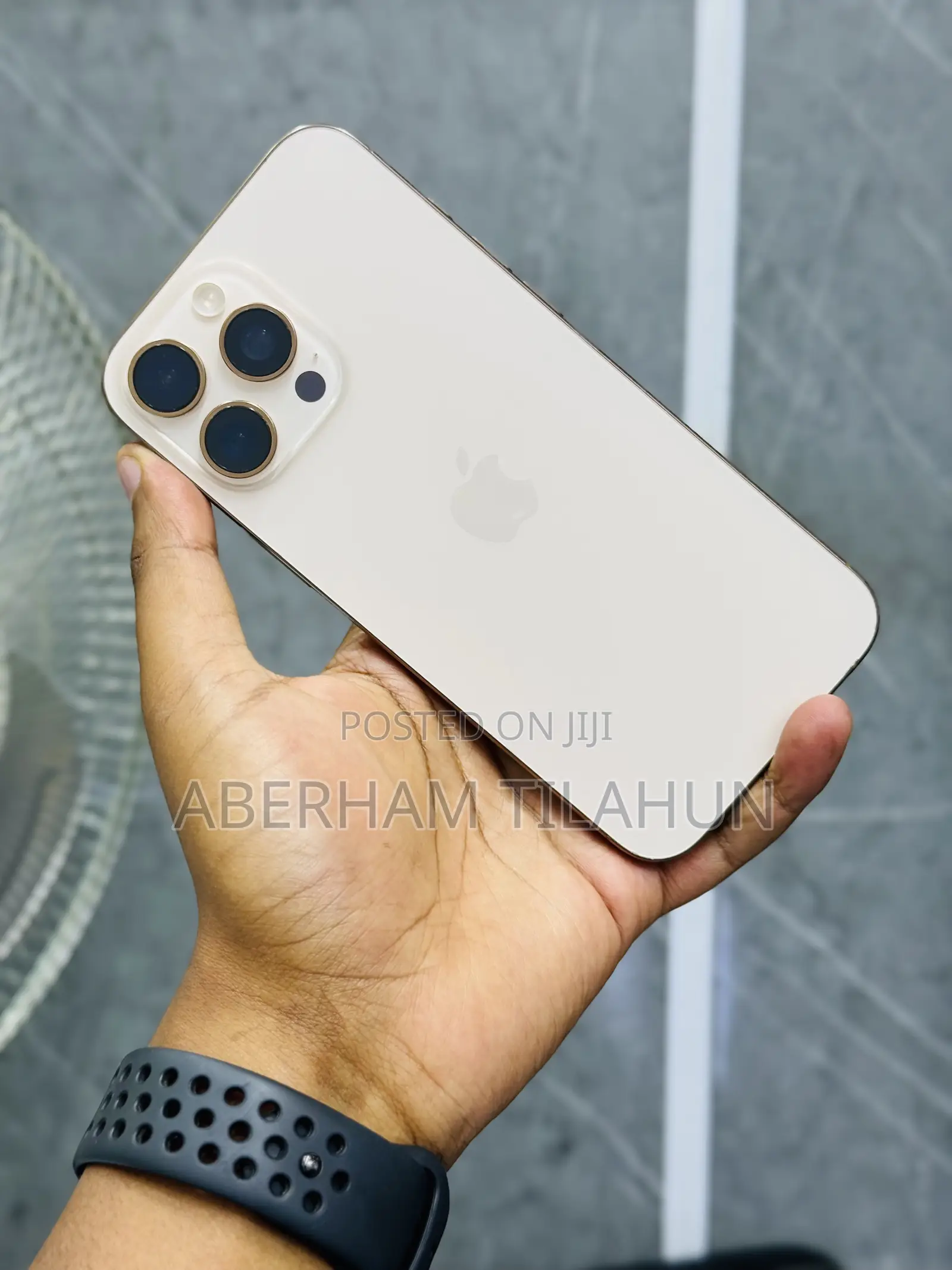 Apple iPhone 16 Pro Max 1 TB Gold
