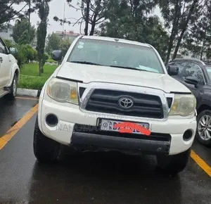 Toyota Tacoma 2007 White