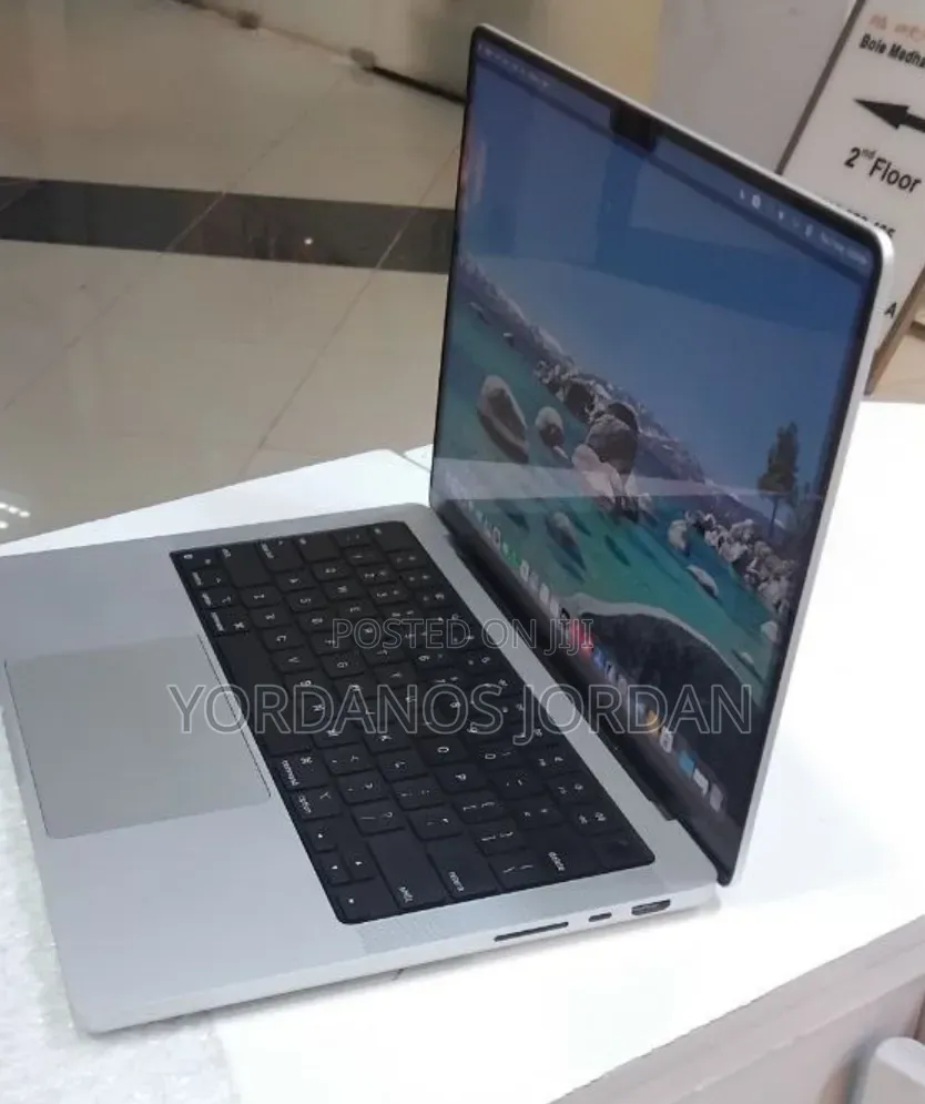 New Laptop Apple MacBook Pro M1 16GB Apple M1 Pro SSD 512GB
