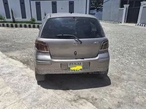 Toyota Yaris 2004 Gray