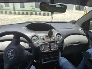 Toyota Yaris 2004 Gray