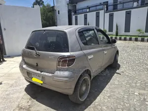 Toyota Yaris 2004 Gray