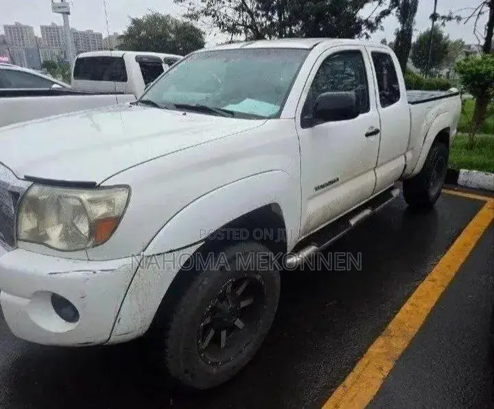 Toyota Tacoma 2007 White