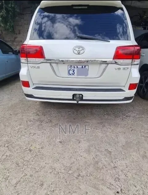 Toyota Land Cruiser 5.7 V8 VX-S 2020 White