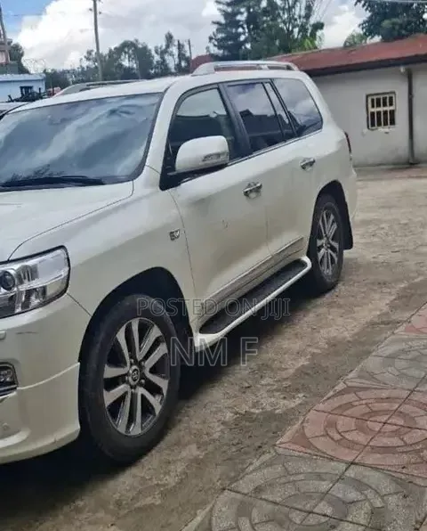 Toyota Land Cruiser 5.7 V8 VX-S 2020 White