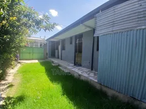 3bdrm House in ጃክሮስ, Bole for sale