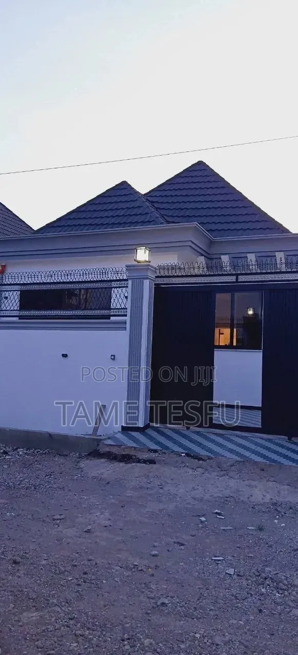 Furnished 3bdrm Villa in ሀያት, Bole for sale