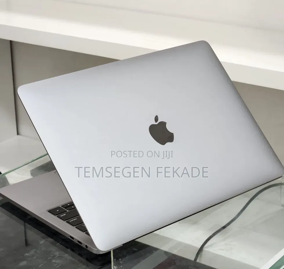 New Laptop Apple MacBook Pro 2019 16GB Intel Core i7 SSD 256GB