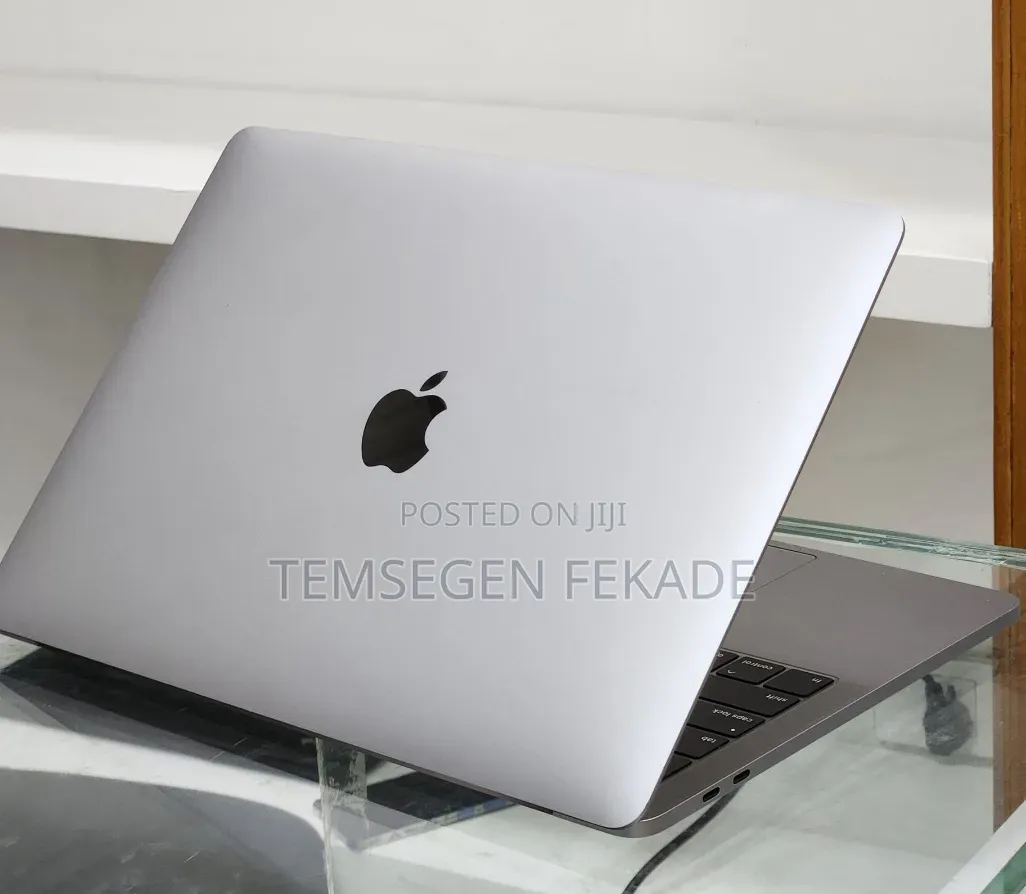 New Laptop Apple MacBook Pro 2019 16GB Intel Core i7 SSD 256GB
