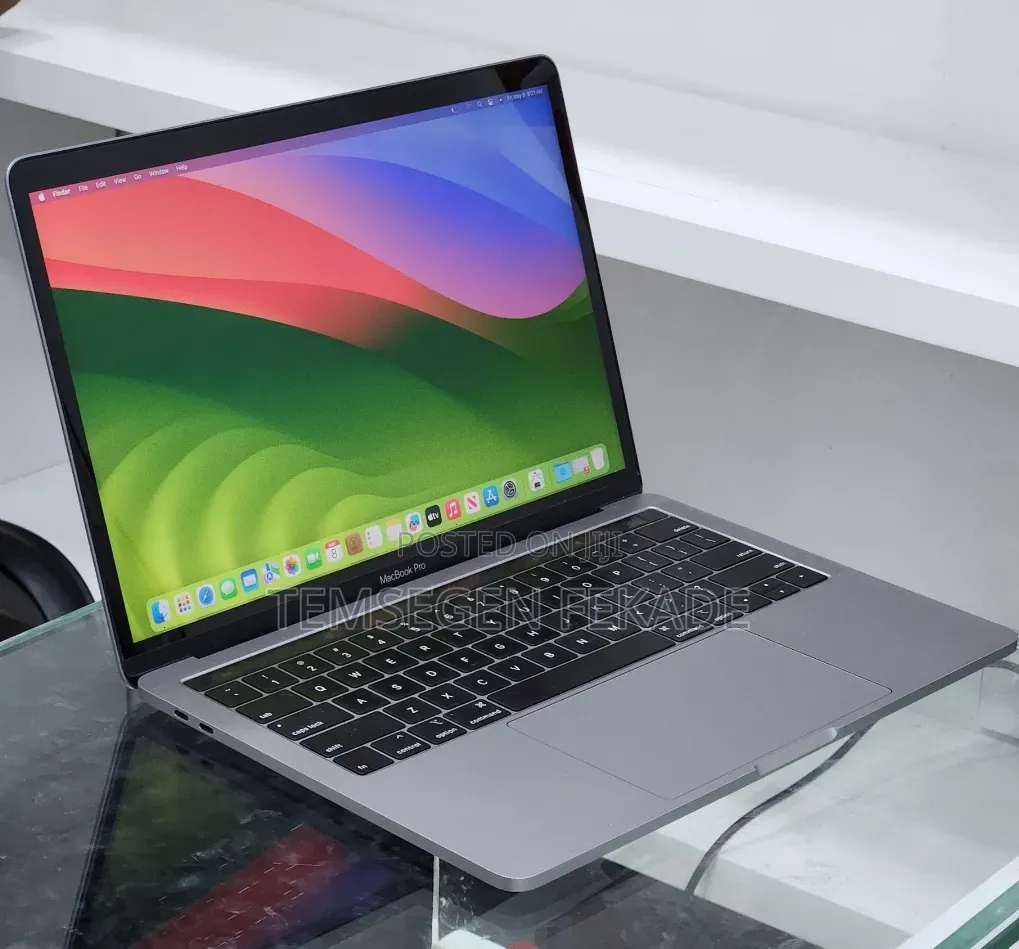 New Laptop Apple MacBook Pro 2019 16GB Intel Core i7 SSD 256GB