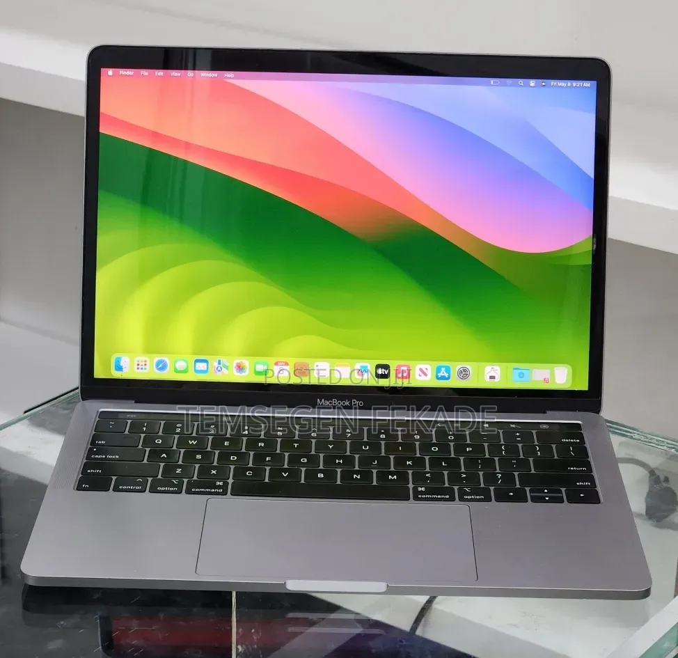 New Laptop Apple MacBook Pro 2019 16GB Intel Core i7 SSD 256GB